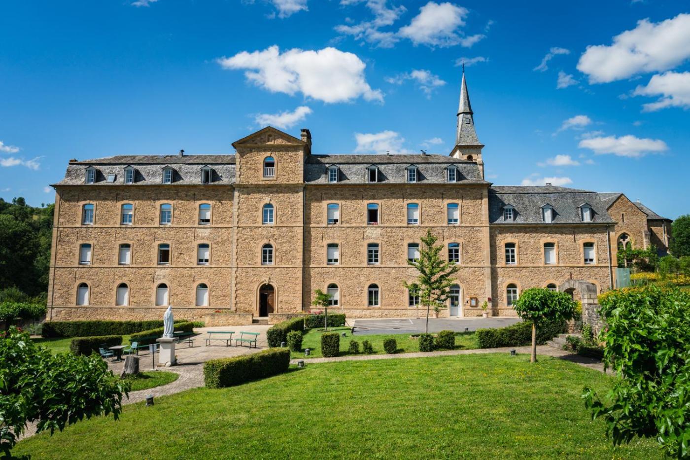 Accueil Du Couvent De Malet Hotel Saint-Come-d'Olt Bagian luar foto