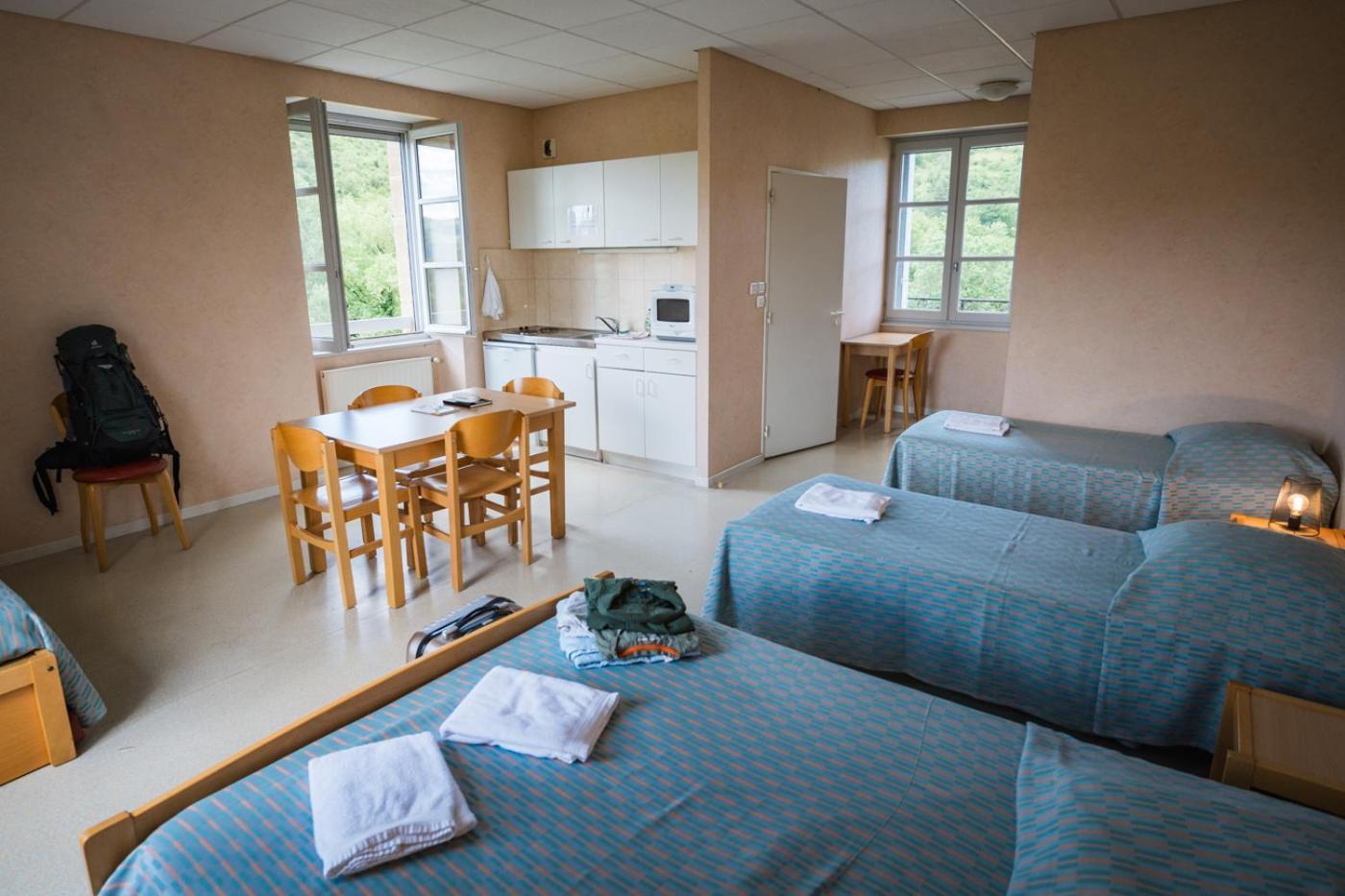 Accueil Du Couvent De Malet Hotel Saint-Come-d'Olt Ruang foto